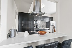 冰箱、微波炉、烤箱、炉灶