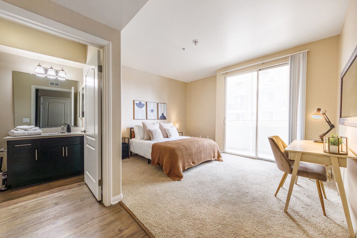 3 slaapkamers, een bureau, een strijkplank/strijkijzer, wifi