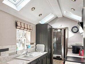 Unclassified image, 3 of 29, button