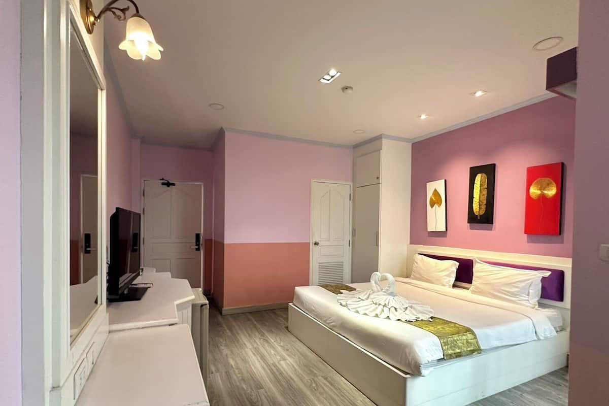 Quarto casal superior | Escrivaninha, Wi-Fi de cortesia, roupa de cama