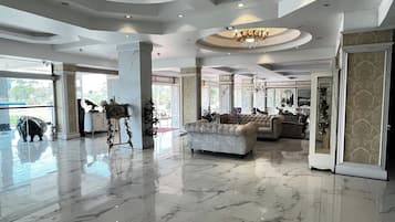 Coin salon dans le hall