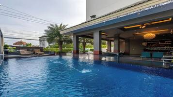 Kolam renang terbuka