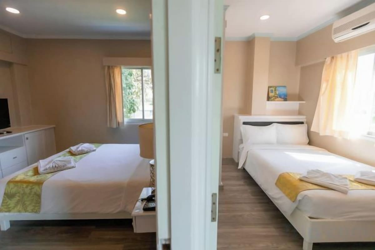 Escritorio, wifi gratis y ropa de cama