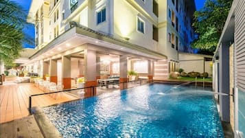Outdoor pool, pool loungers
