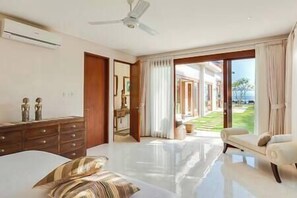 4 bedrooms, in-room safe