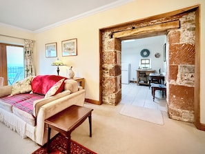 TV - 3 bedroom accommodation in Dumfries (Dumfries)