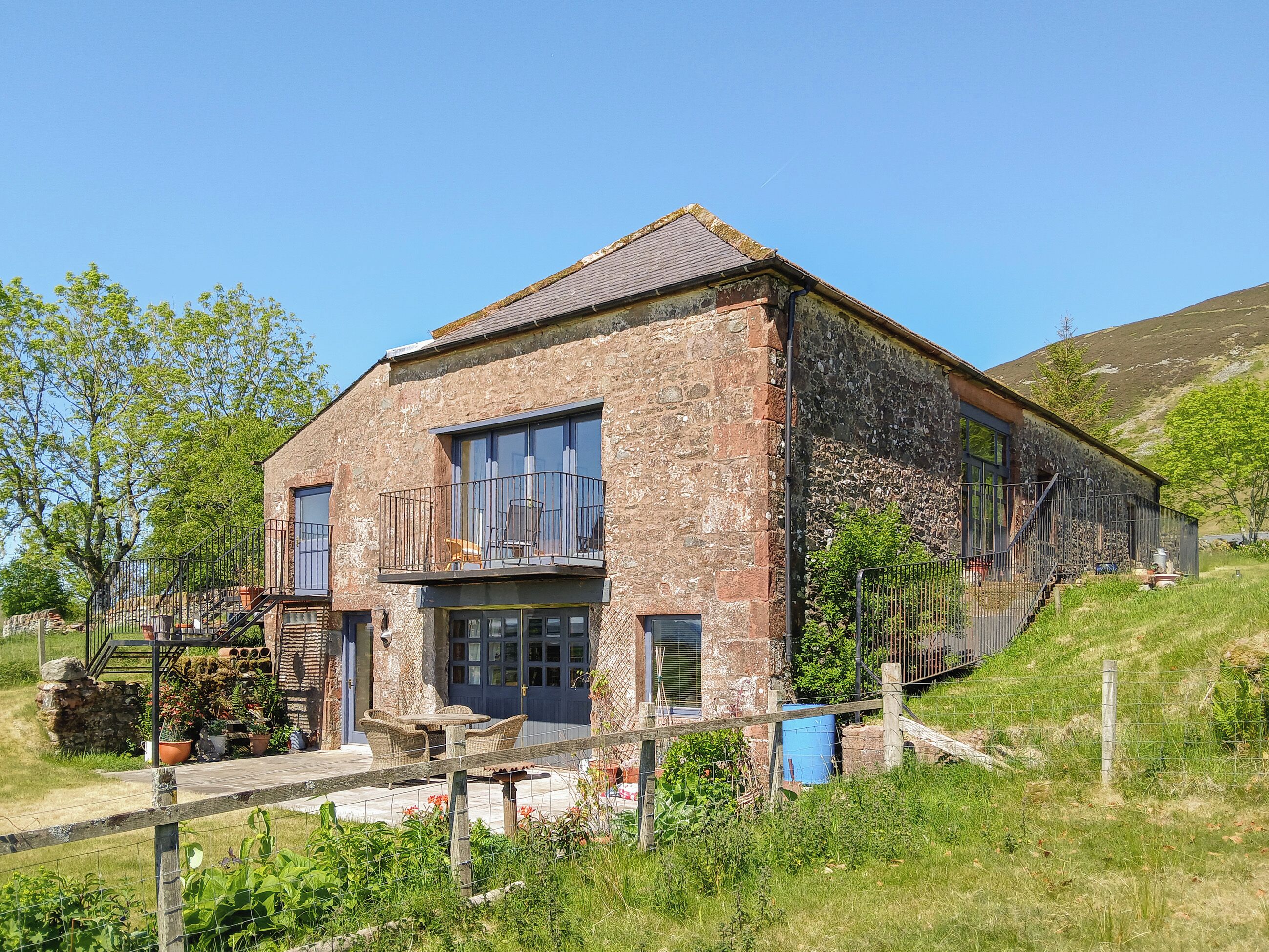 المنشأة من الخارج