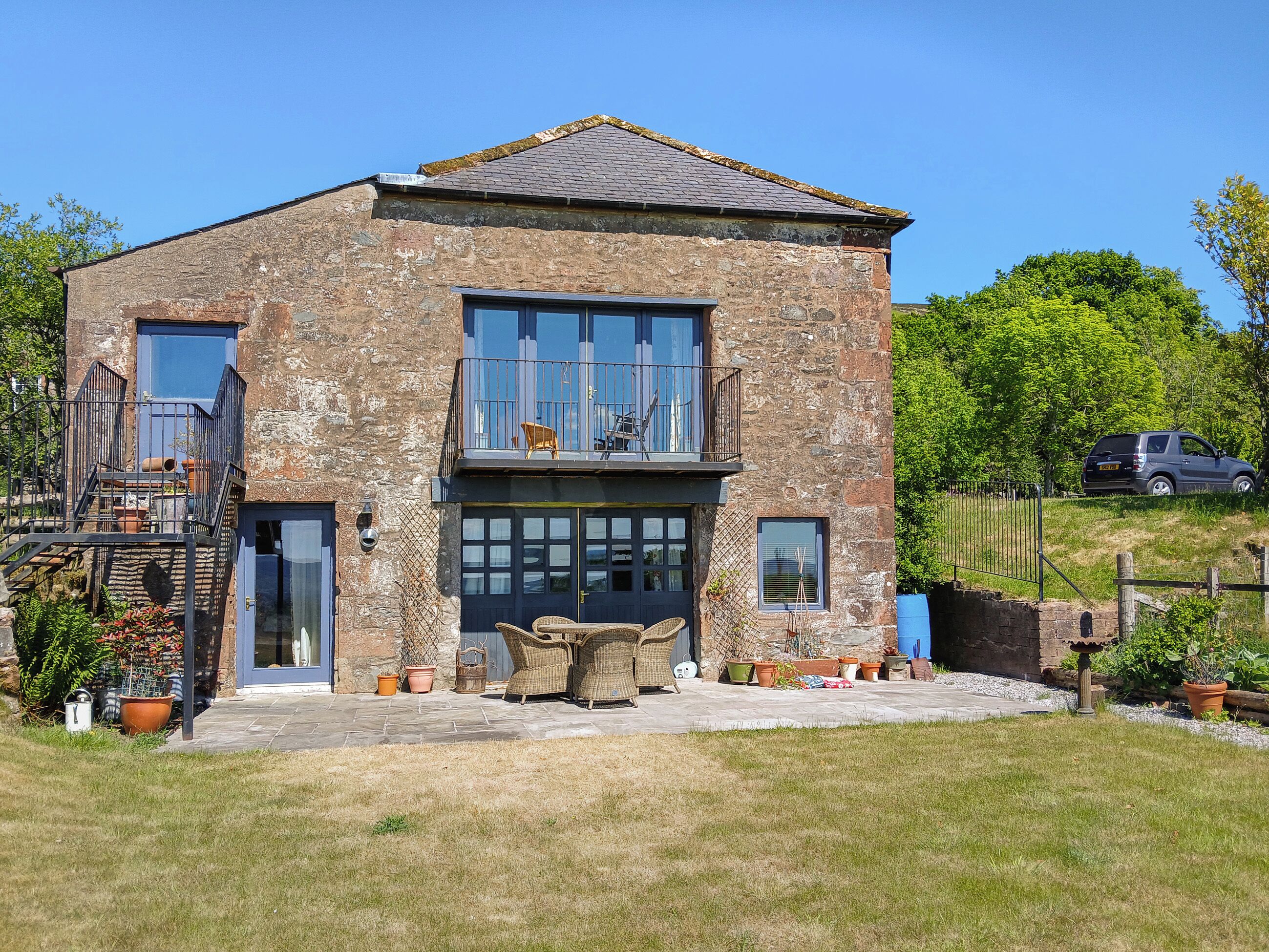 المنشأة من الخارج