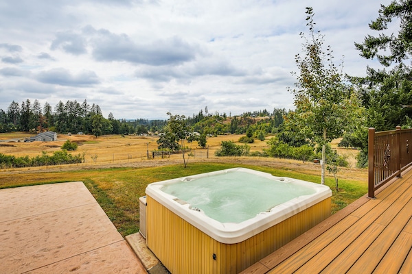 Springfield Vacation Rental | 4BR | 2BA | 2,420 Sq Ft | Small Step to Enter