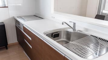 Fridge, microwave, stovetop