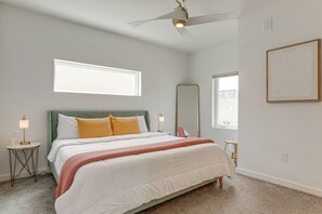 2 bedrooms, desk, iron/ironing board, internet - Private Rooftop w/ 360-Degree View: Denver Home (Denver)