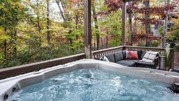 Tina de hidromasaje al aire libre