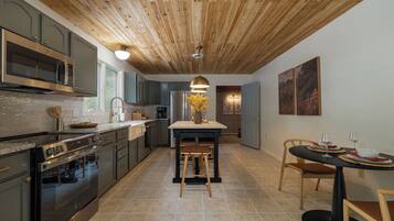 Mikrowelle, Ofen, Herdplatte, Geschirrspüler