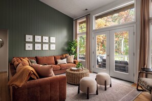 Televisión y chimenea 