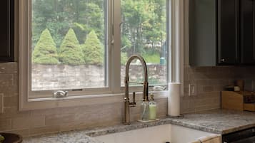 Mikrowelle, Ofen, Herdplatte, Geschirrspüler