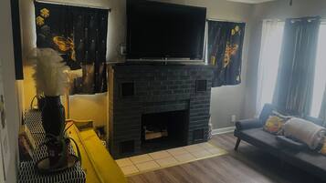 Televisión, chimenea