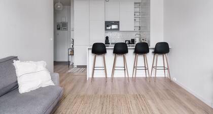 Scandi Design Gem - Steps from Local Life