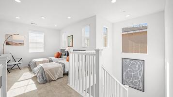 4 bedrooms, desk, travel cot, WiFi