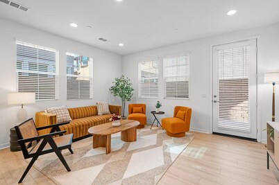 4BR/3BA/6BEDS/Close to the airport/Quality furniture/Comfortable/Clean