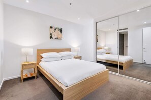 2 habitaciones, tabla de planchar con plancha, wifi y ropa de cama 