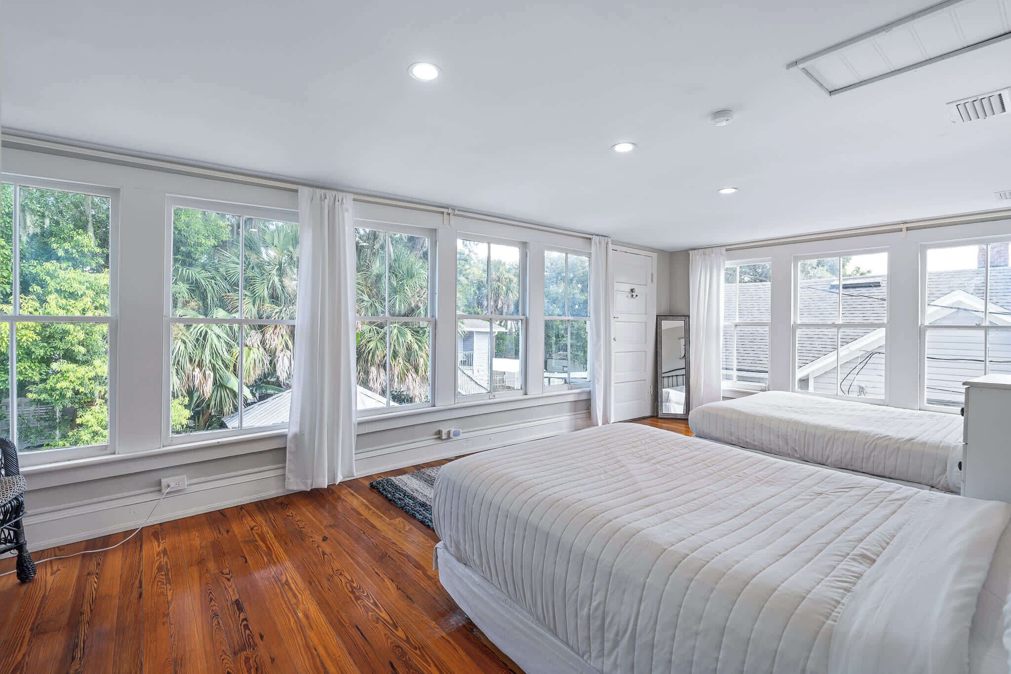 2 多间卧室、熨斗/熨衣板、WiFi、床单