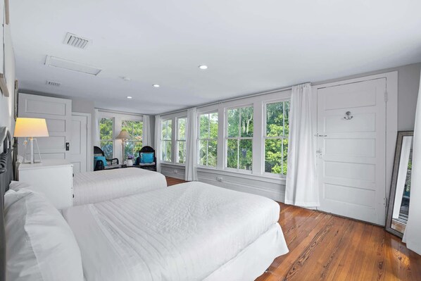 2 habitaciones, tabla de planchar con plancha, wifi y ropa de cama