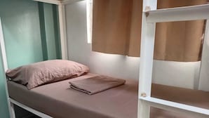 A bunk bed with a single bed on top and a lower bunk. - OYO 1170 Mvm Transient Home Pasay (Pasay)