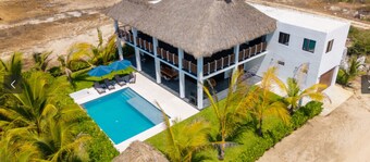 4-bedroom villa in fabulous Puerto Escondido with AC, WiFi, private pool.