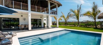 4-bedroom villa in fabulous Puerto Escondido with AC, WiFi, private pool.