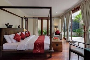 4 bedrooms, in-room safe, desk, iron/ironing board