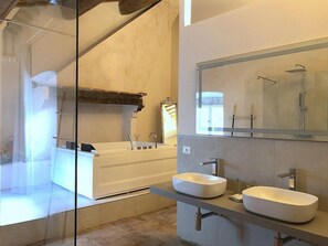 A modern bathroom with a glass shower enclosure, a freestanding bathtub, and two sinks with a large mirror above. - Appartamento Talema A: A graceful studio apartment located in the historic center of Arezzo, with Free WI-FI. (Arezzo)