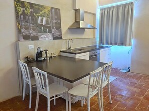 موقد طهي مسطح، ماكينة لصنع القهوة/الشاي، مستلزمات طهي/أطباق/أوعية