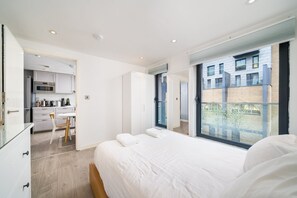 2 bedrooms, iron/ironing board, Internet