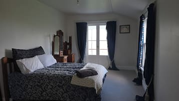 3 bedrooms, internet, bed sheets