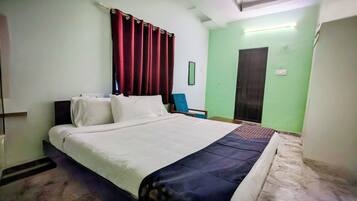 Shower, free toiletries, towels, soap