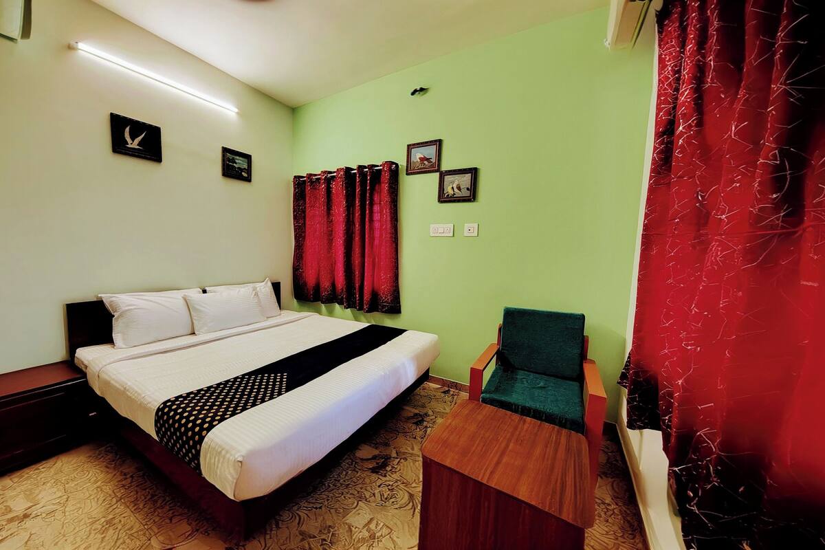 Egyptian cotton sheets, premium bedding, free WiFi