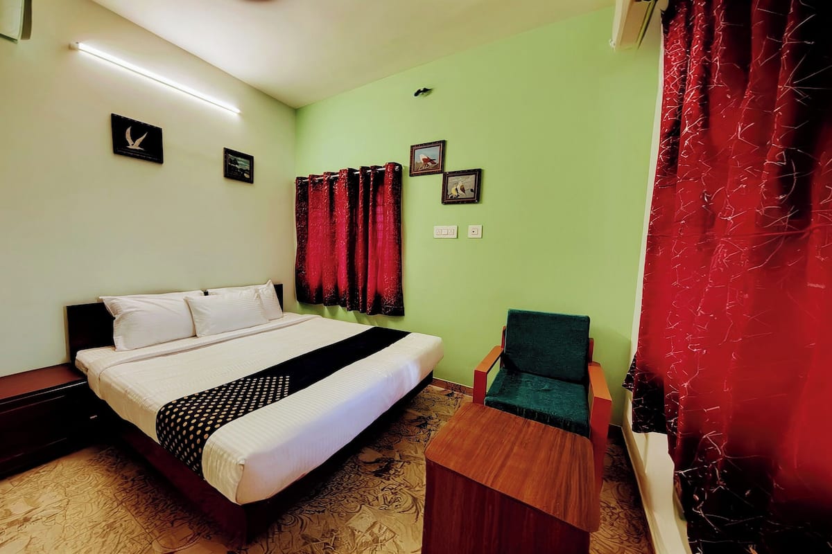 Egyptian cotton sheets, premium bedding, individually furnished