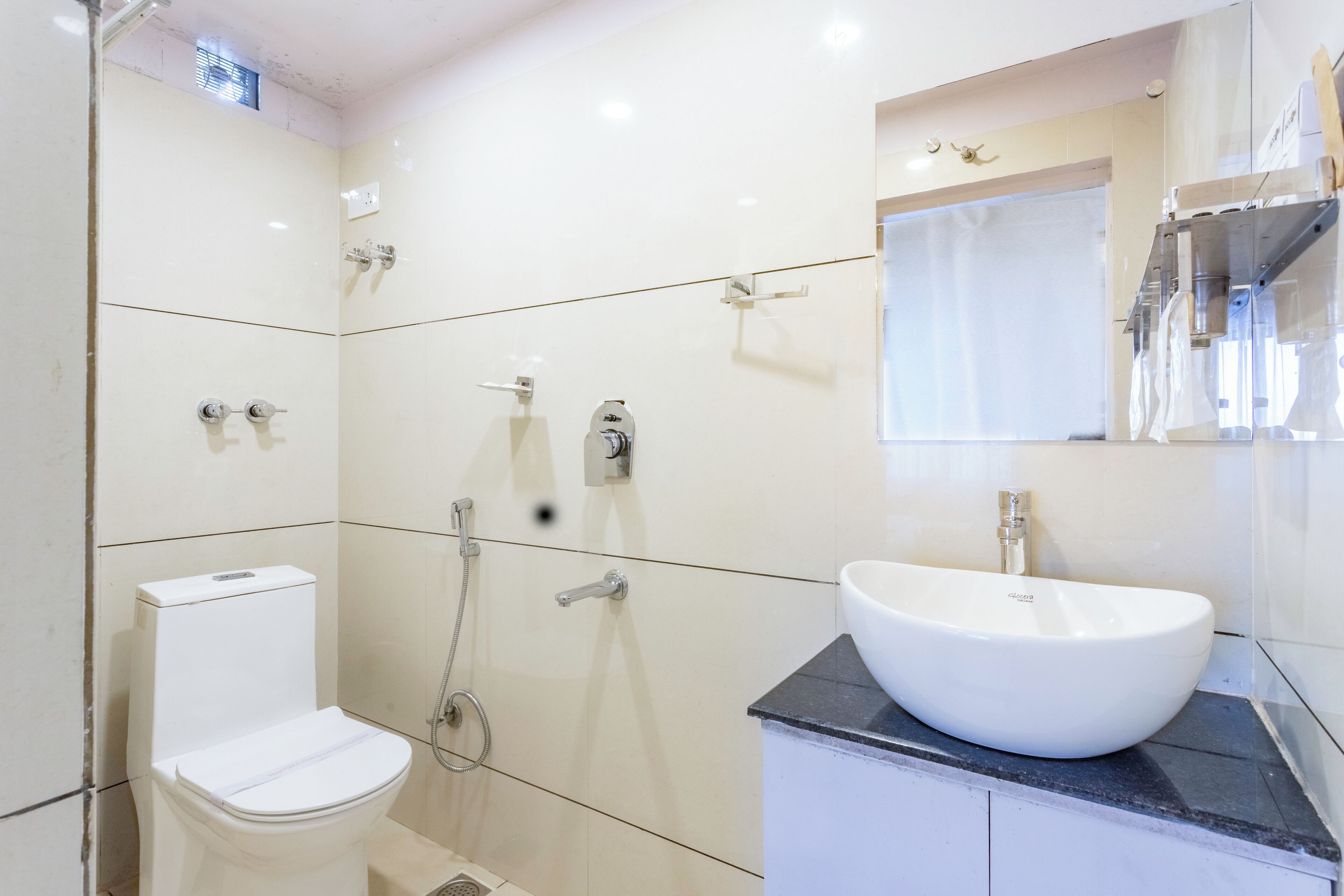 Premium Room | Bathroom | Bathrobes, slippers