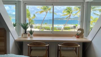 1 間睡房、房內夾萬、書桌、免費 Wi-Fi