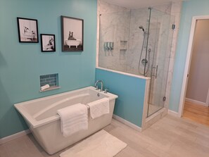 Shower, hair dryer, towels, soap - Cozy Country Retreat With River Views & Hot Tub, Near Lancaster PA Sleeps 8 (Washington Boro)