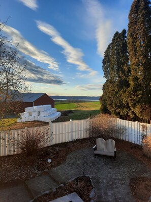 Terrace/patio - Cozy Country Retreat With River Views & Hot Tub, Near Lancaster PA Sleeps 8 (Washington Boro)