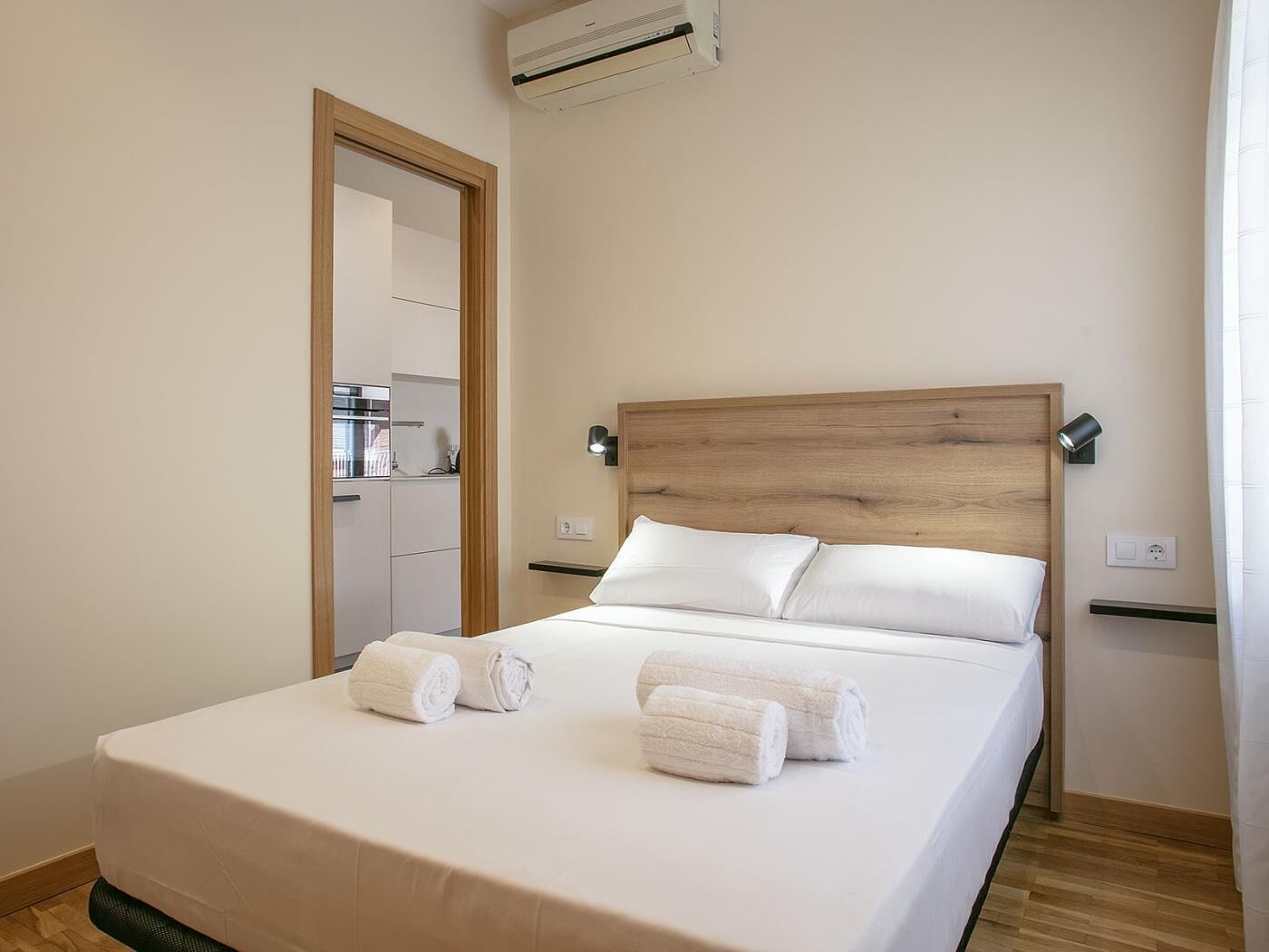 2 bedrooms, internet, bed sheets