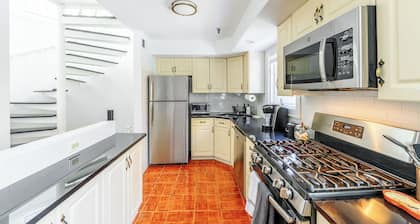 Modern 3BR Townhouse with Private Rooftop & Parking Minutes to NYC