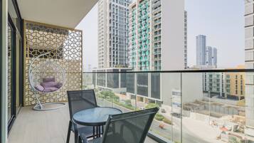 Apartamento luxo, sacada, vista para a cidade | Sacada