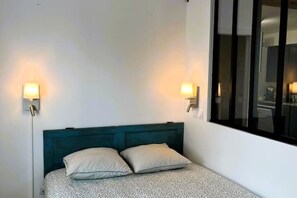 2 bedrooms, bed sheets