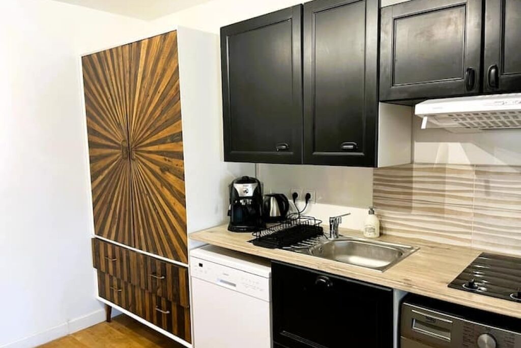 Micro-ondes, four, plaque de cuisson, lave-vaisselle