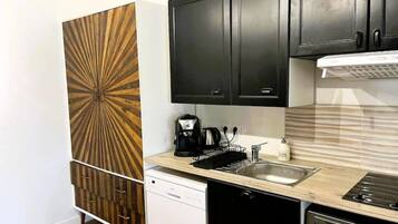 Micro-ondes, four, plaque de cuisson, lave-vaisselle