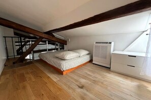 2 bedrooms, bed sheets