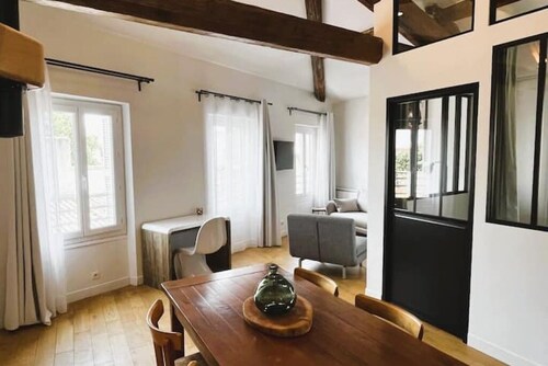 Charming air-conditioned duplex apartment in the heart of Paris