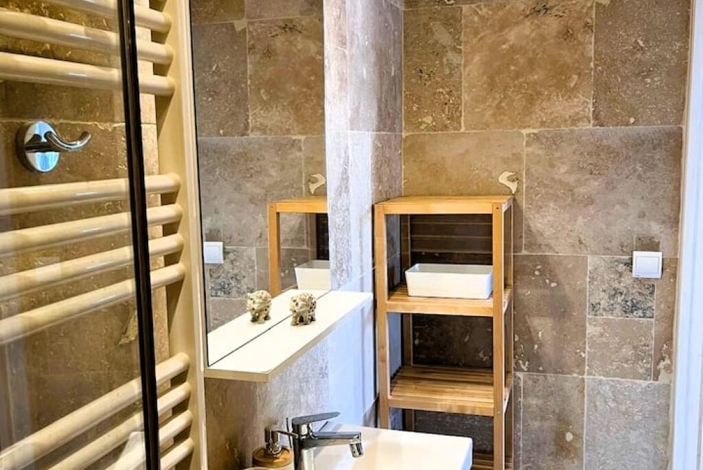 Dusche, Handtücher, Seife, Toilettenpapier
